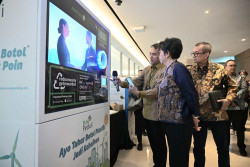 Kampanyekan Daur Ulang Sampah, PLN Sediakan Mesin Penampung Botol Plastik dan Baju Bekas