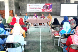 BEDAH BUKU: Masyarakat Diajak Kelola Sampah Mulai dari Lingkup Rumah Tangga