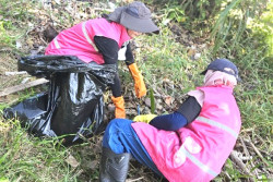Employee Green Involvement 2024: Ajak Warga, PLN UIP JBTB Bersihkan Muara Baros