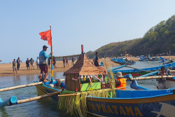 Gelar Labuhan, Pelaku Wisata di Pantai Baron Harapkan Peningkatan Kunjungan