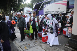 Disambut Bupati, Ratusan Jemaah Haji Kloter Pertama Asal Sleman Tiba di Bumi Sembada