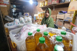Pedagang dan Konsumen di Jogja Tolak Kenaikan Minyak Goreng Minyakita