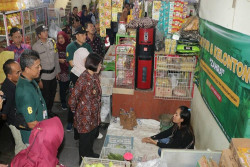 Ajak Pedagang Pasar Jadi Anggota Koperasi, Dinkop UKM Kulonprogo Gelar Grebeg Pasar