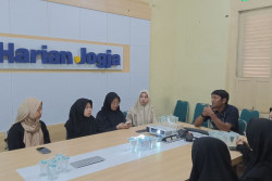 Tambah Wawasan tentang Media Massa, Santri Ponpes Al-Luqmaniyyah Kunjungi Harian Jogja
