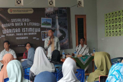 Masyarakat Diajak Mencintai Keistimewaan DIY lewat Bedah Buku