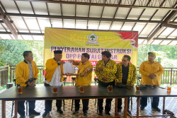 Golkar Serahkan Surat Dukungan Pencalonan ke Harda Kiswaya untuk Maju Calon Bupati Sleman