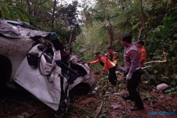Fortuner Terjun ke Jurang di Tanjakan Krakalan Batang-Dieng, 4 Orang Meninggal Dunia
