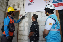 Kado Terindah HUT RI Ke-79, PLN Jateng DIY Salurkan Bantuan Pemasangan Listrik Gratis Pada 193 Warga Kurang Mampu