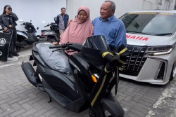 Yamaha Antar NMAX TURBO Pakai Mobil Mewah Buat Konsumen di Hari Pelanggan Nasional