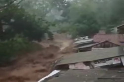 Karawang Dilanda Banjir Bandang, Sejumlah Bangunan Dilaporkan Rusak dan Akses Jalan Terputus