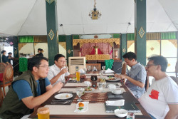 Afnan-Singgih Pilih Santai Bersama Mas Marrel di Masa Tenang Pilkada Jogja