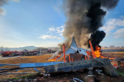 BREAKING NEWS: Sebuah Pesawat Boeing 737-800 Jeju Air Jatuh di Korea Selatan