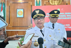 Tolak Mobil Dinas dan Mebel Baru, Wali Kota Jogja Alihkan Anggaran untuk Pembelian Gerobak Sampah