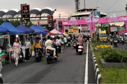 Ramai Pengunjung, Ratusan UMKM Berjualan di Kampung Ramadan Wedomartani