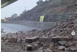 Longsor di Tanjakan Clongop Gedangsari Menutup Badan Jalan, Jalur Alternatif Gunungkidul-Klaten Lumpuh