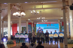 Ratusan Kontingen PON XXI dan Peparnas XVII Dapat Anugerah Prestasi