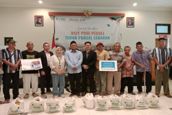 RSIY PDHI Bagikan Ratusan Paket Sembako untuk Masyarakat Sekitar hingga Sukarelawan