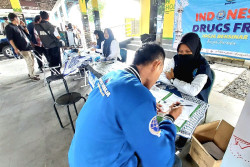 Tingkatkan Keamanan Mudik, BNN Gelar Tes Urine Kepada Sopir Angkutan Lebaran di Terminal Jombor