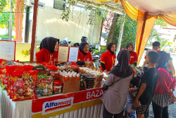 Sambut Lebaran, Alfamart dan Dindagkopukm Magelang Hadirkan Pasar Murah