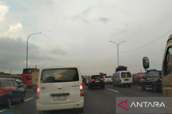 Arus Mudik Tol Jakarta-Cikampek Padat Merayap di Kawasan Rest Area KM 57