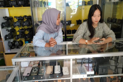Rela Sewa Iphone Demi Kualitas Foto dan Mengabadikan Momen Lebaran 2025