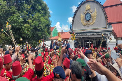 Wisatawan Asal Palembang Senang Peroleh Uba Rampe Gunungan