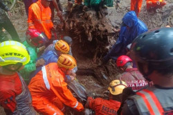 Satu Orang Ditemukan Tewas, Tim SAR Terus Evakulasi Korban Bencana Tanah Longsor di Pacet, Begini Kronologinya