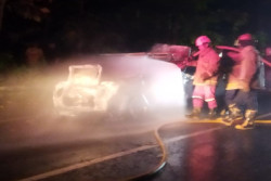 Breaking News: Mobil VW Terbakar di Bukit Bego, Imogiri