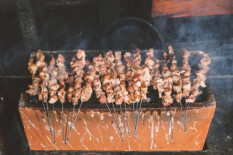 Kondisi Sate Klathak Pak Pong Saat Libur Lebaran 2025, Siapkan 1.500 Porsi