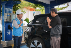 PLN Siagakan 50 Posko Mudik dan SPKLU Lounge di Jateng DIY Dukung Lancarnya Arus Mudik dan Arus Balik Lebaran 2025