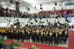 Anak Buruh Tani Bawang Merah Jadi Wisudawan Terbaik di Universitas Tidar Magelang