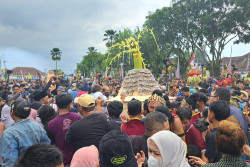 2 Kuintal Getuk Jadi Rebutan Warga di Alun-Alun Kota Magelang