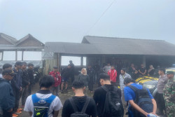 BREAKING NEWS: Turun dari Gunung Merapi, 20 Pendaki Ilegal Diamankan Petugas TNGM dan Polisi
