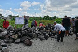 Pemkot Gulirkan Padat Karya, Bangun Talut Jalan di Kelurahan Pandeyan Jogja