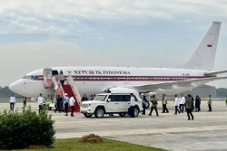 Tiba di Jakarta, Prabowo Disambut Wapres Gibran dan Sejumlah Menteri di Kabinet Merah Putih