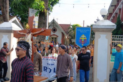 Rangkaian Perayaan Paskah 2025, Paroki Ignatius Magelang Gelar Kirab Salib