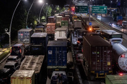 Antrean Peti Kemas di Pelabuhan Tanjung Priok Ditarget Selesai pada Minggu