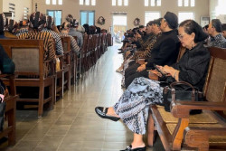 Prosesi Jalan Salib Jumat Agung di GKJ Gondokusuman Tampilkan Budaya Jawa