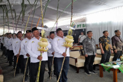 Arak-arakan Pengantin Tebu Jadi Penanda Dimulainya Penggilingan 300 Ribu Ton Tebu di Pabrik Gula Mojo Sragen