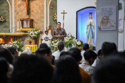 Harda-Danang Kunjungi Gereja di Malam Paskah, Harap Kedamaian dan Keberkahan bagi Seluruh Umat Kristiani