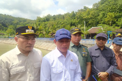 Tinjau Lokasi Banjir di Bantul, Menteri Lingkungan Hidup Sebut Dugaan Penyebabnya