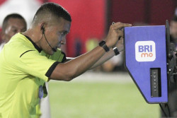 Mengenal VAR yang Memperindah Wajah Liga 1 Indonesia