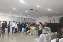 Mengenang Hamzah, Figur Sederhana yang Memanusiakan Manusia