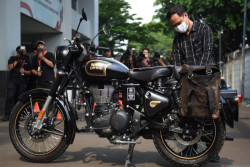 KPK Sebut Motor Royal Enfield Classic Milik Ridwan Kamil Terdaftar Atas Nama Orang Lain