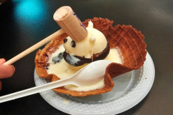 Dear Sweet Caf: Tempat Makan Beruang hingga Panda