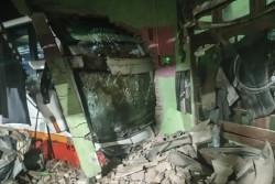 Hindari Kecelakaan dengan Bus Lain, "Harapan Jaya" Milih Tabrak Bengkel di Sragen