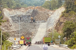 Top Ten News Harianjogja.com, Senin 26 Mei 2025: Exit Tol Bokoharjo Sleman, Jogja Outer Ring Road, Subsidi Upah Pekerja Cair