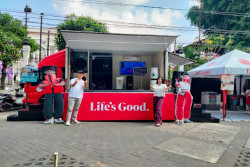 Sambangi Kota Jogja, LG Lifes Good Truck Kenalkan Produk Premium di Depan Gedung TBY