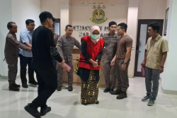 Kadinkes Karanganyar Nonaktif Purwati Diperiksa Kejaksaan Terkait Korupsi Alkes 2022