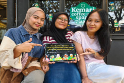 Kisah Panti Wreda Bagian 2: Lansia yang Menemukan Cinta di Panti Wreda